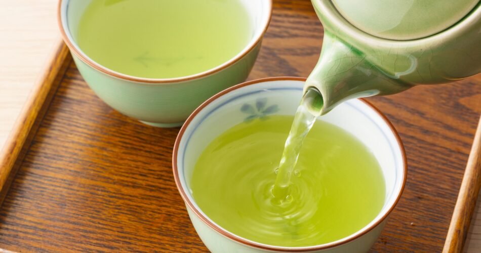 what does green tea taste like