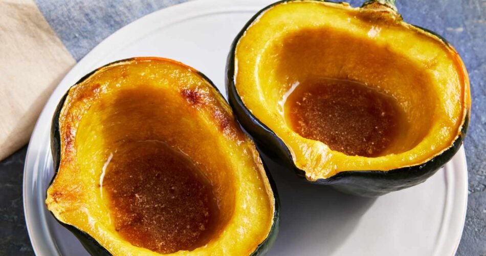 what does acorn squash taste like